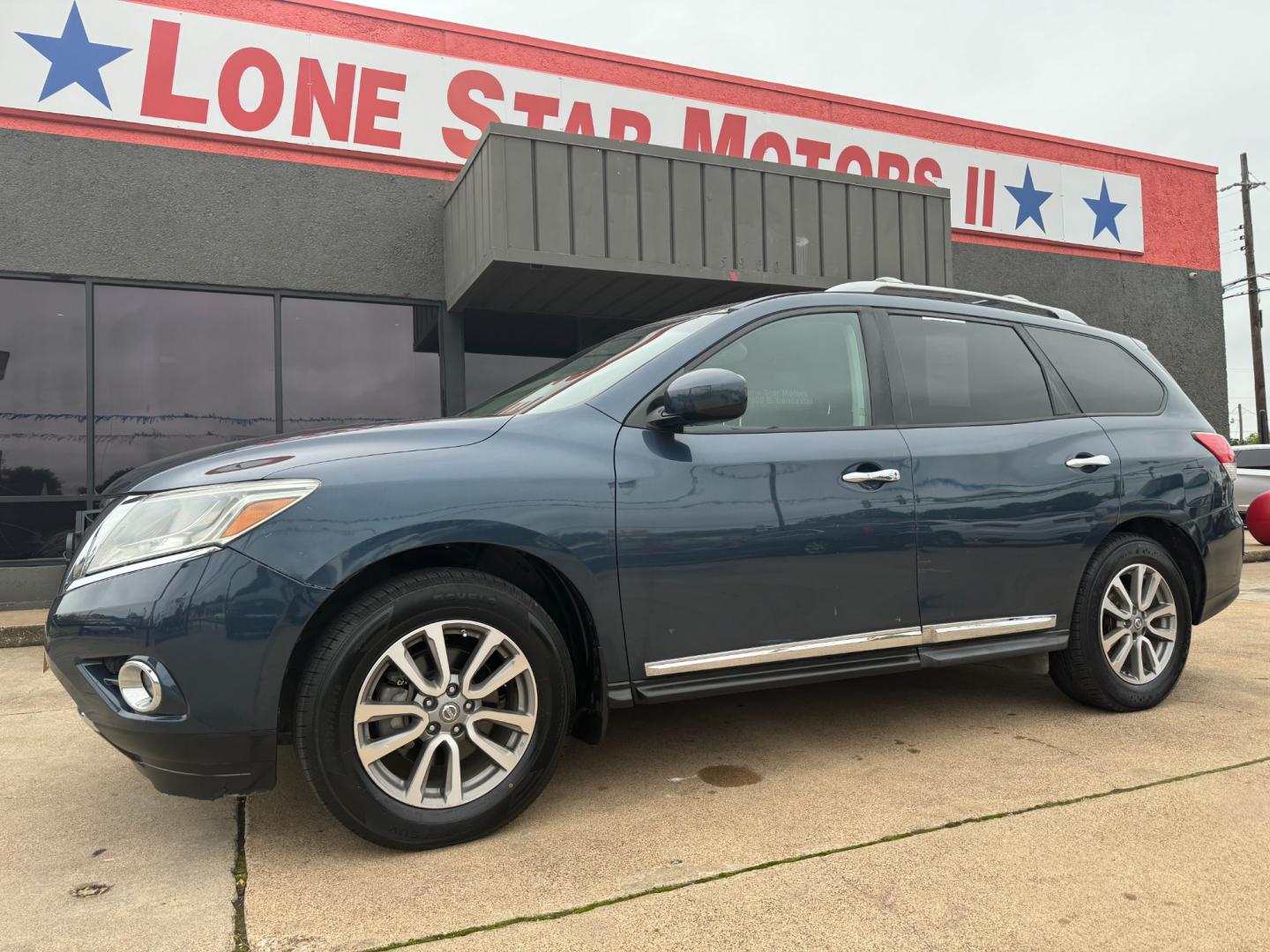 2014 BLUE NISSAN PATHFINDER S; SL; PL (5N1AR2MN6EC) , located at 5900 E. Lancaster Ave., Fort Worth, TX, 76112, (817) 457-5456, 0.000000, 0.000000 - This is a 2014 NISSAN PATHFINDER 4 DR WAGON that is in excellent condition. The interior is clean with no rips or tears or stains. All power windows, door locks and seats. Ice cold AC for those hot Texas summer days. It is equipped with a CD player, AM/FM radio, AUX port, Bluetooth connectivity and - Photo#0